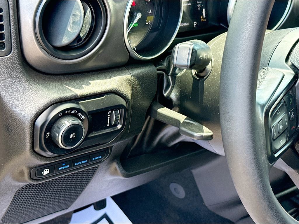 Used 2023 Jeep Wrangler Unlimited w/ Sun & Screen Package AWD/4WD image 11