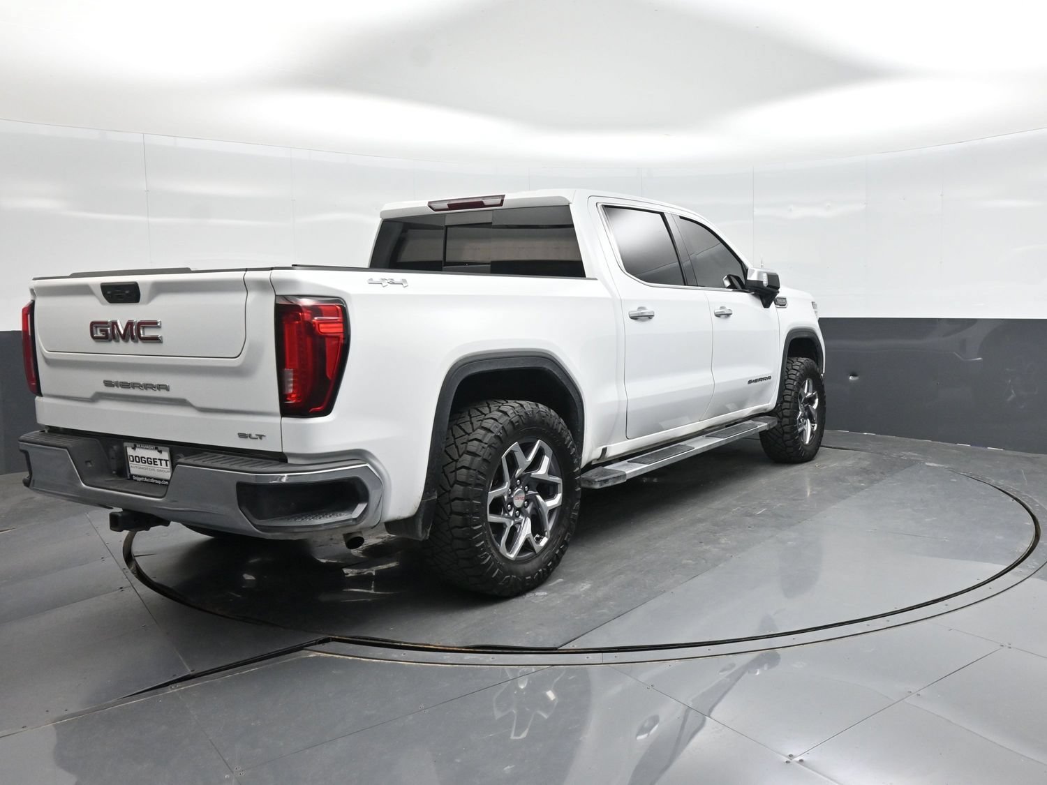 Used 2022 GMC Sierra 1500 SLT w/ SLT Convenience Package AWD/4WD image 9