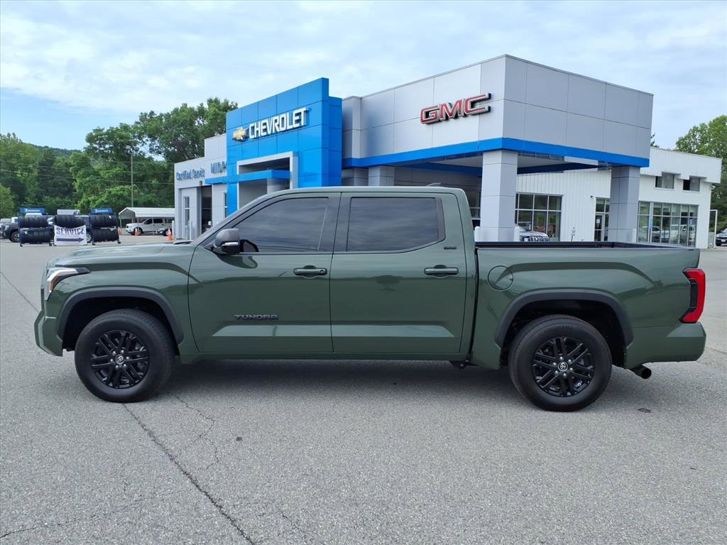 Used 2022 Toyota Tundra SR5 w/ SR5 Premium Package AWD/4WD image 7