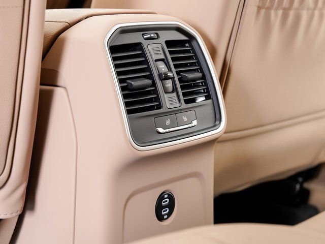 Certified 2025 Porsche Macan image 26