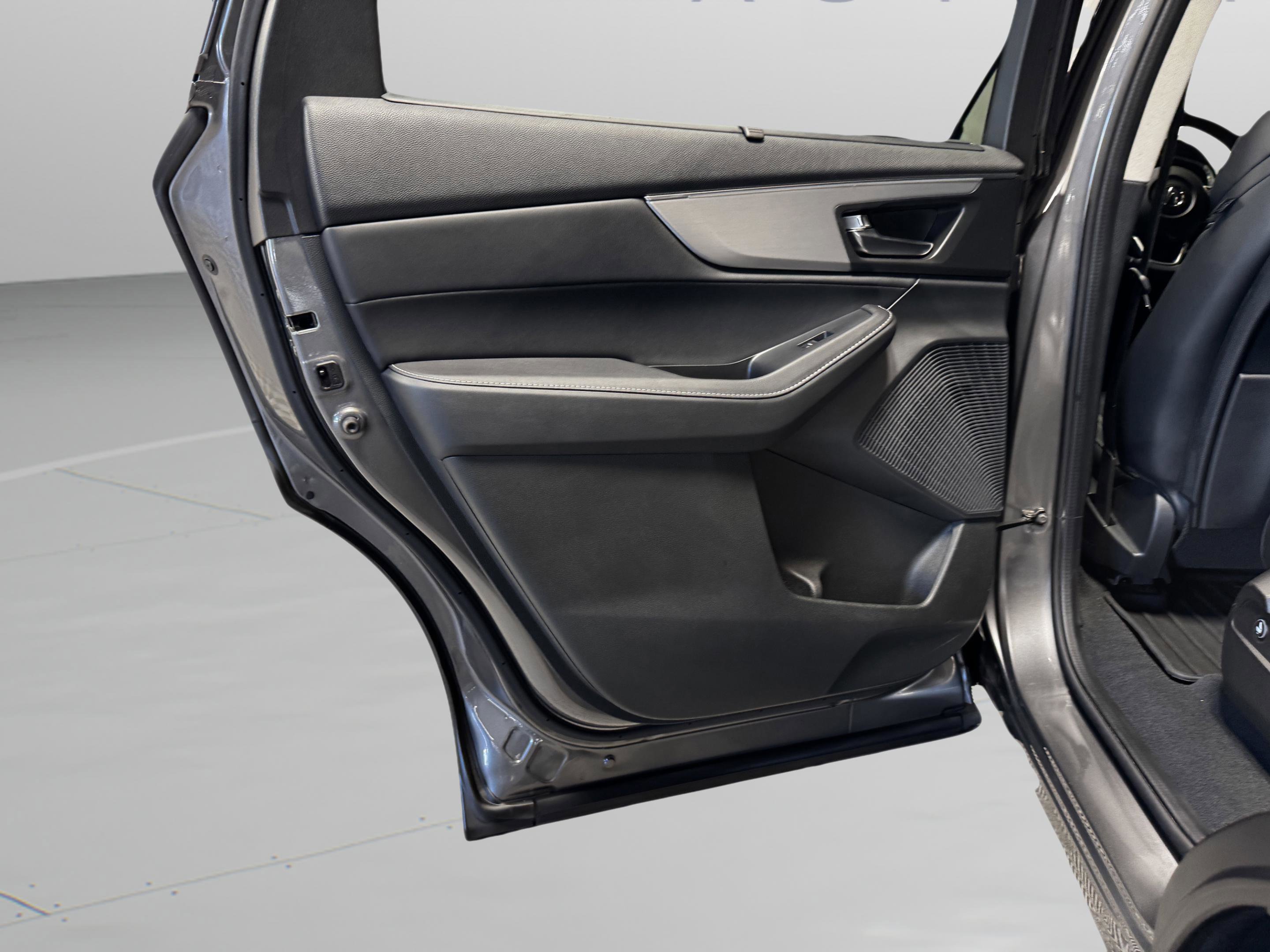 Certified 2023 Acura MDX FWD w/ Technology Package image 14