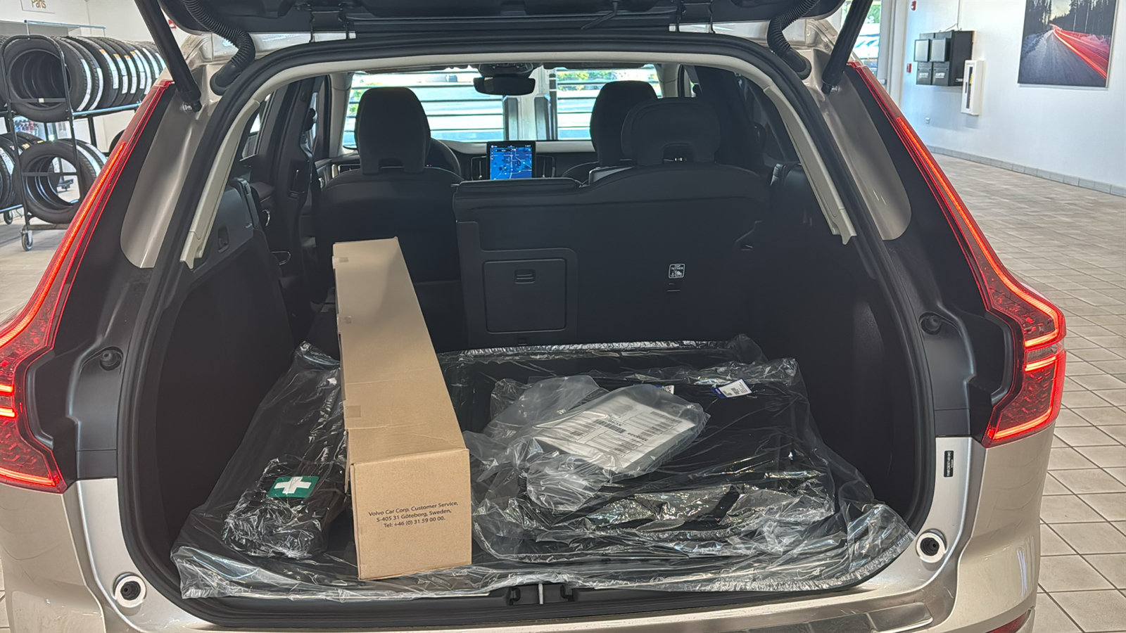 New 2026 Volvo XC60 B5 Plus w/ Protection Package Premier AWD/4WD image 30