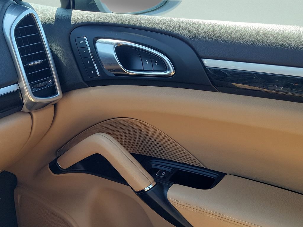 Used 2015 Porsche Cayenne S w/ Premium Plus Package image 12