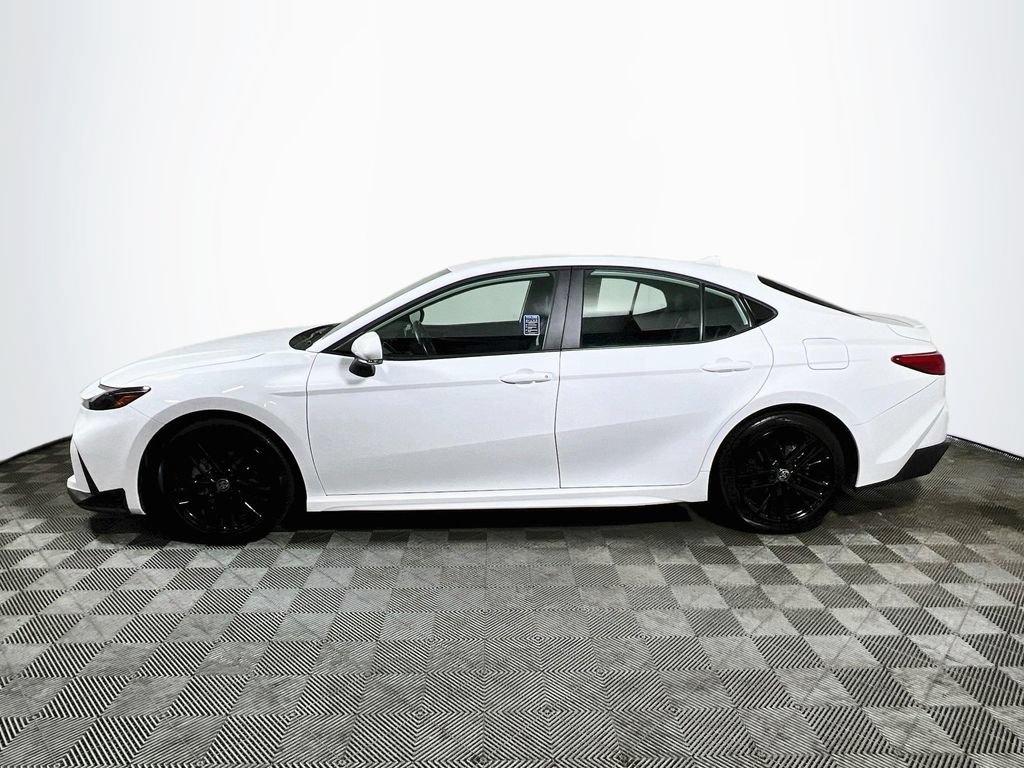 Used 2025 Toyota Camry SE FWD image 4