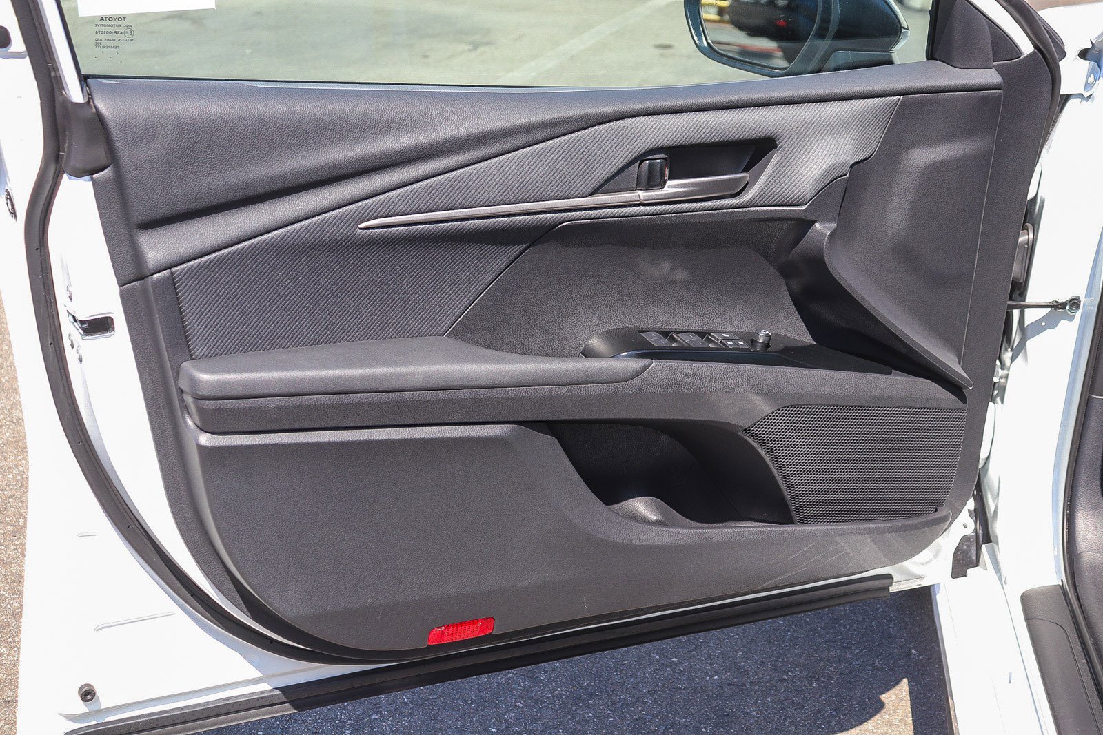 Used 2026 Toyota Camry Hybrid w/ Multimedia Upgrade Package image 22