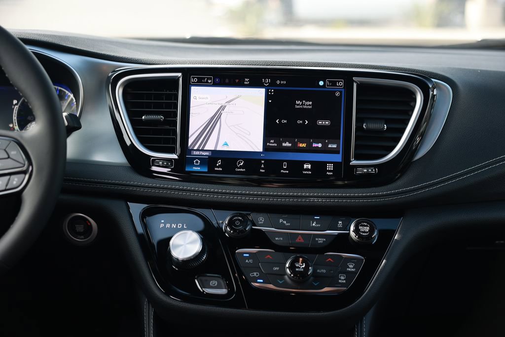 New 2026 Chrysler Pacifica Limited image 23