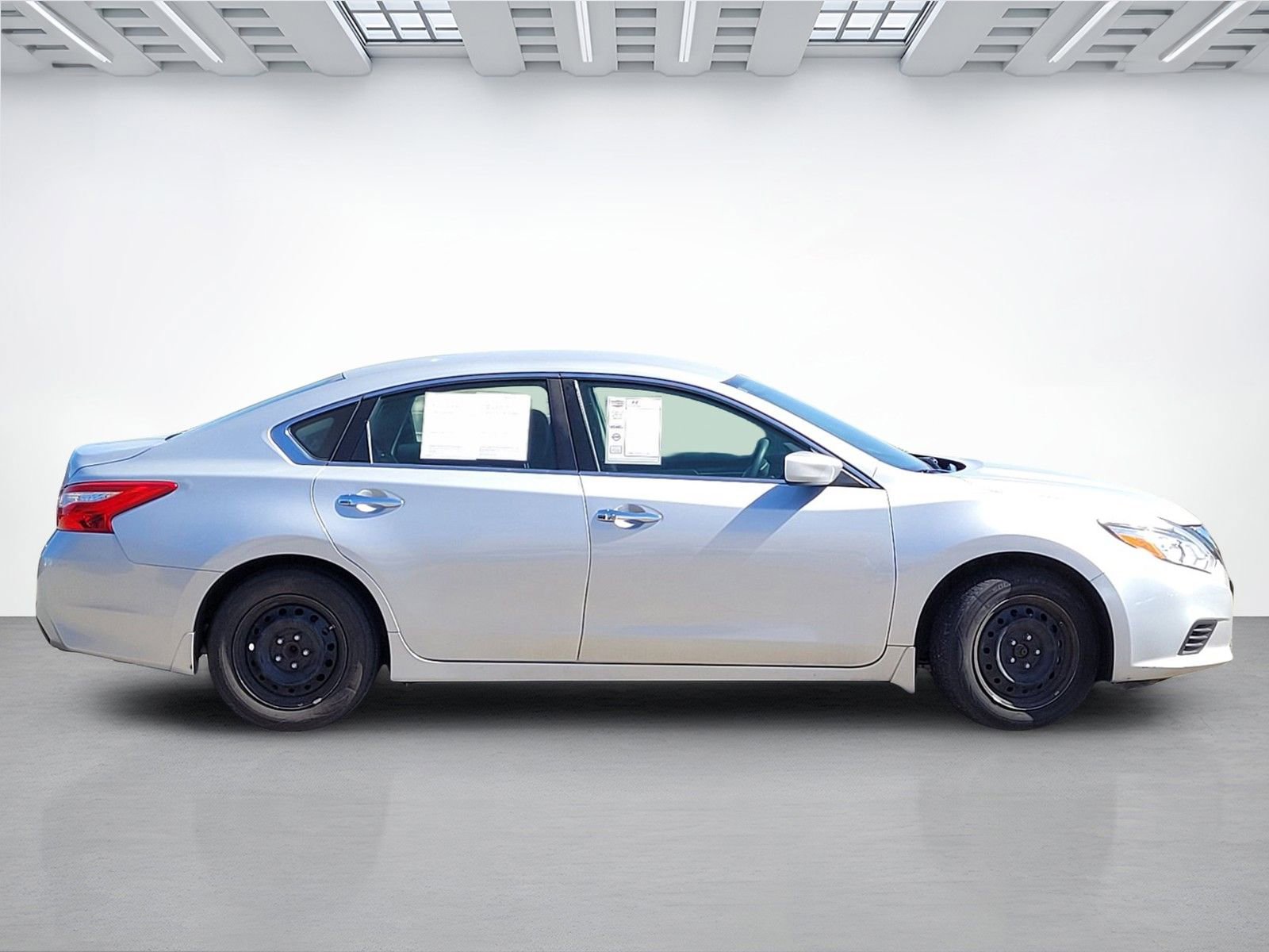 Used 2016 Nissan Altima 2.5 S w/ Power Driver Seat Package image 3