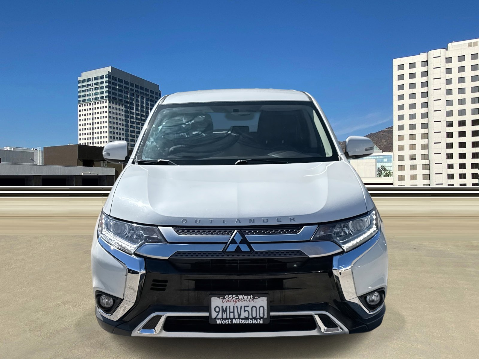 Used 2019 Mitsubishi Outlander SE image 2