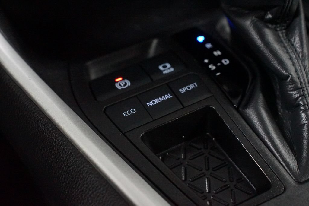 Certified 2024 Toyota RAV4 LE FWD image 22