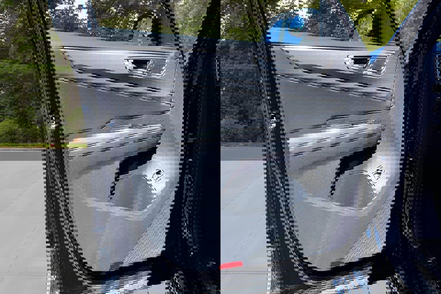 Used 2024 Volkswagen Atlas Cross Sport SE w/ Panoramic Sunroof Package image 21