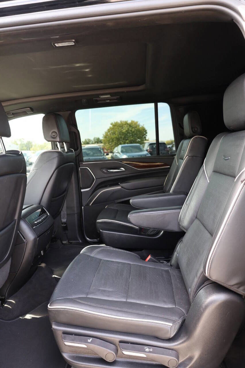 Used 2023 Cadillac Escalade ESV Premium Luxury AWD/4WD image 18