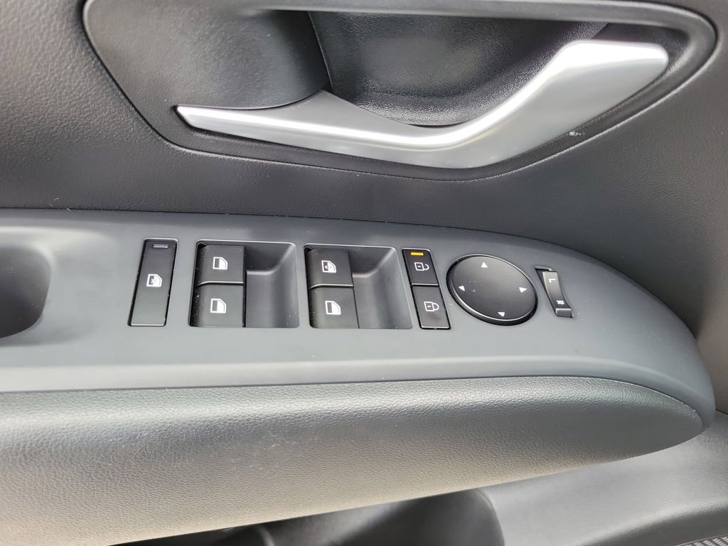 Used 2025 Hyundai Santa Cruz SE FWD image 16