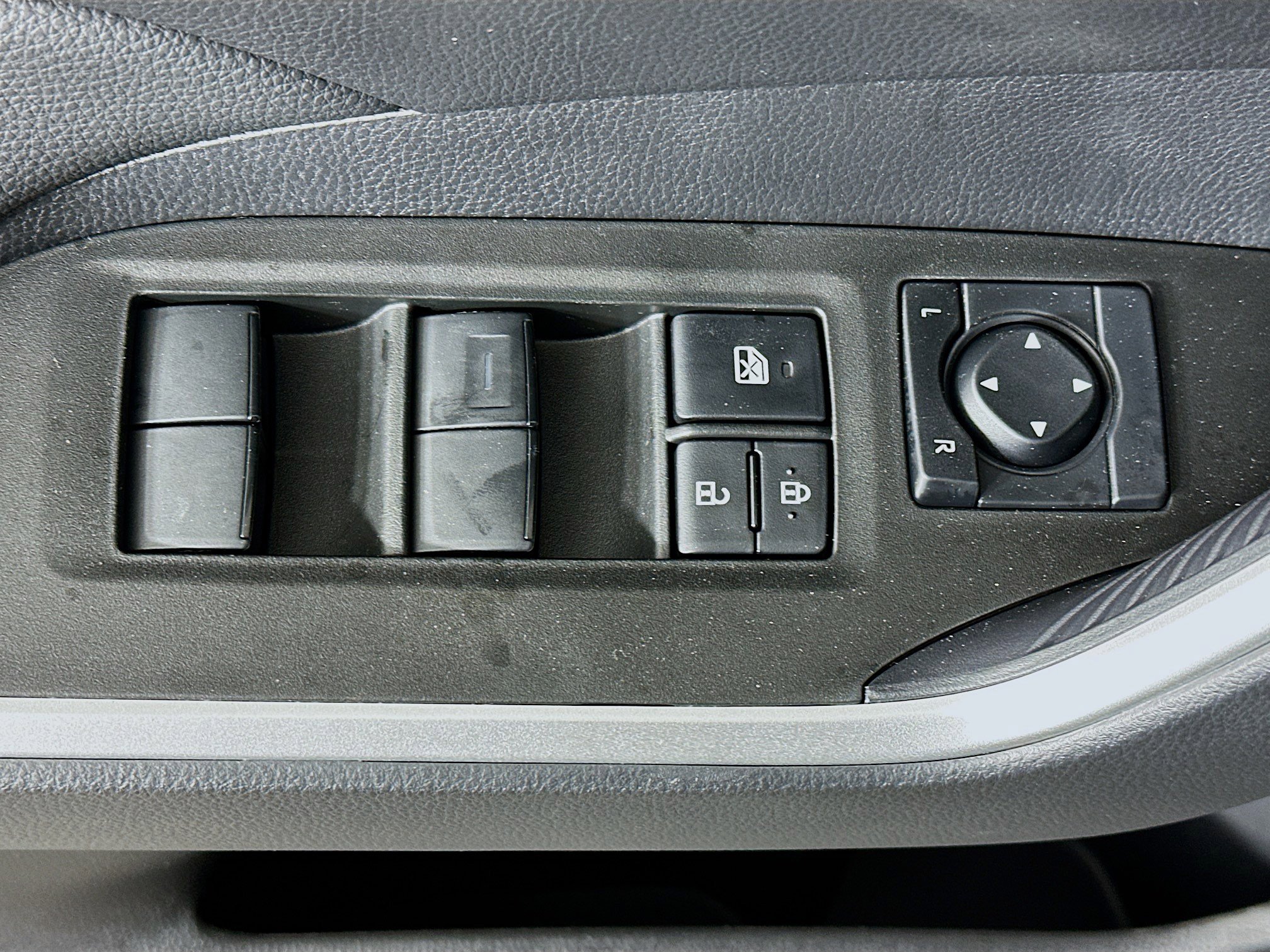 Used 2025 Toyota RAV4 LE image 15