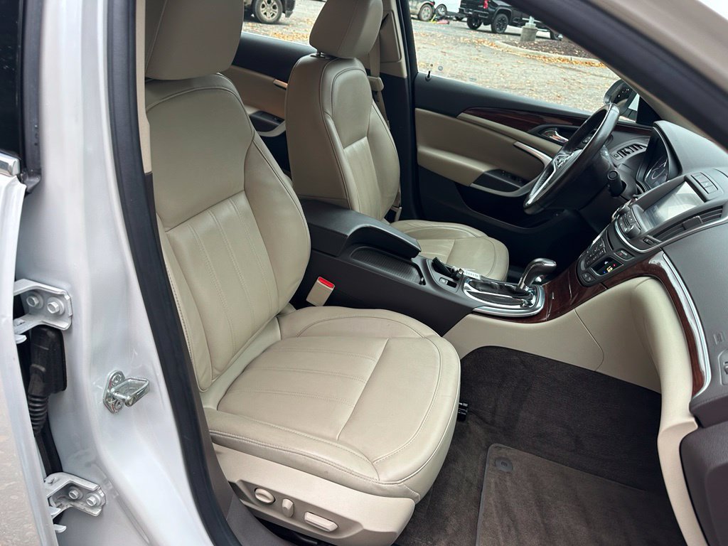 Used 2016 Buick Regal Premium w/ Experience Buick Package AWD/4WD image 28