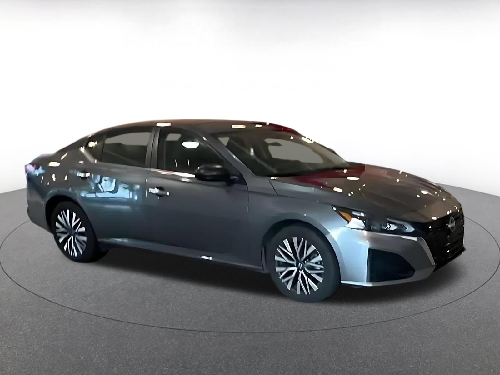 Used 2025 Nissan Altima 2.5 SV FWD image 4