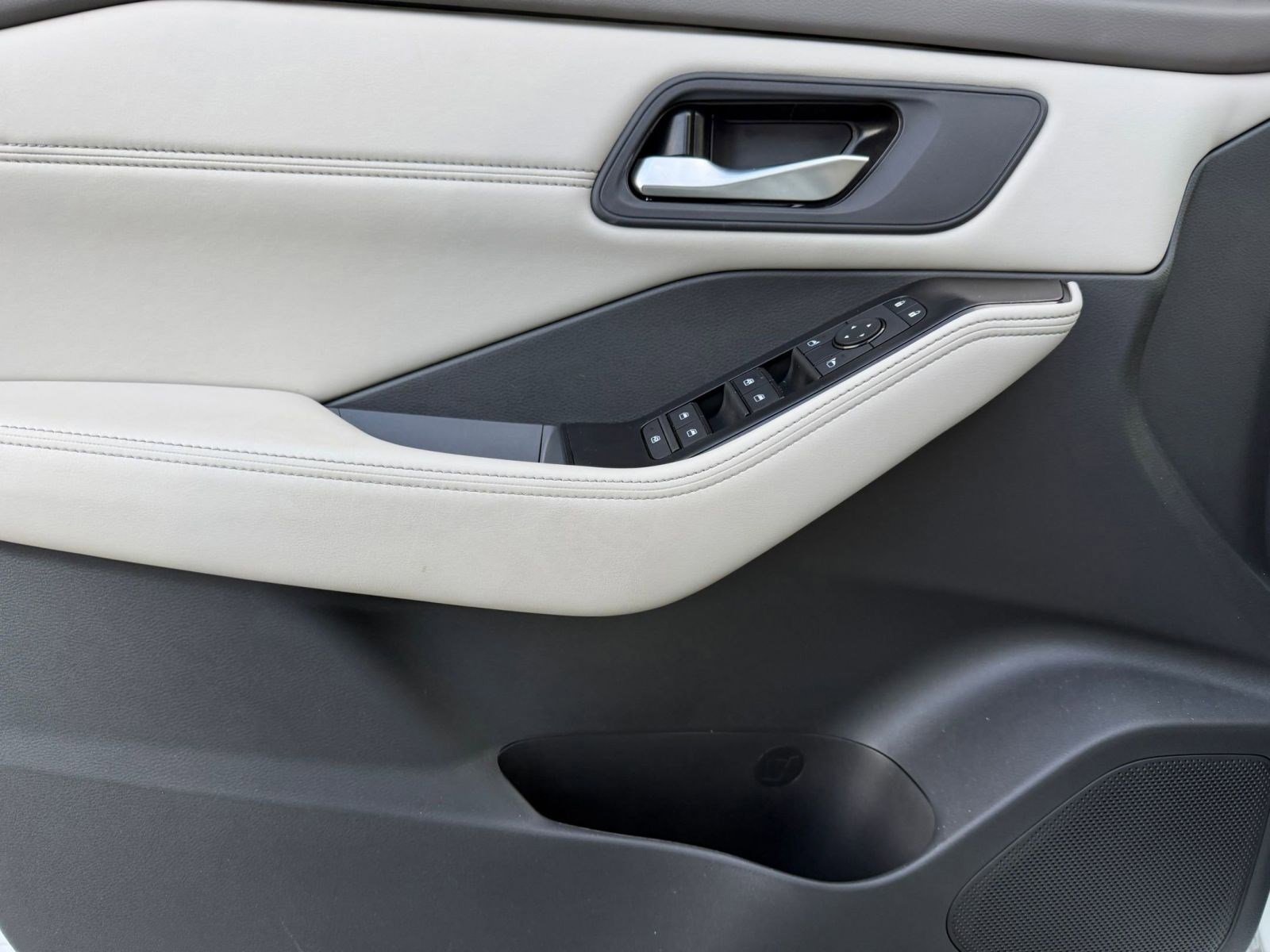 Used 2026 Nissan Rogue SV w/ SV Premium Package image 13