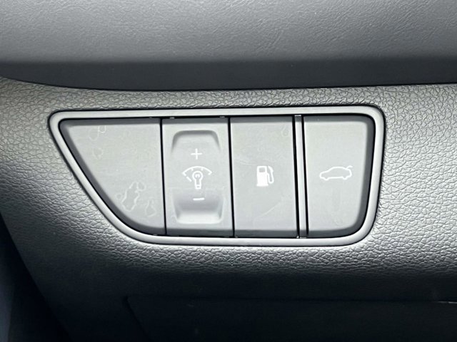 Used 2023 Genesis G70 2.0T image 18