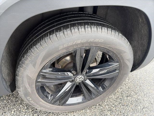 Used 2023 Volkswagen Atlas SEL R-Line image 17