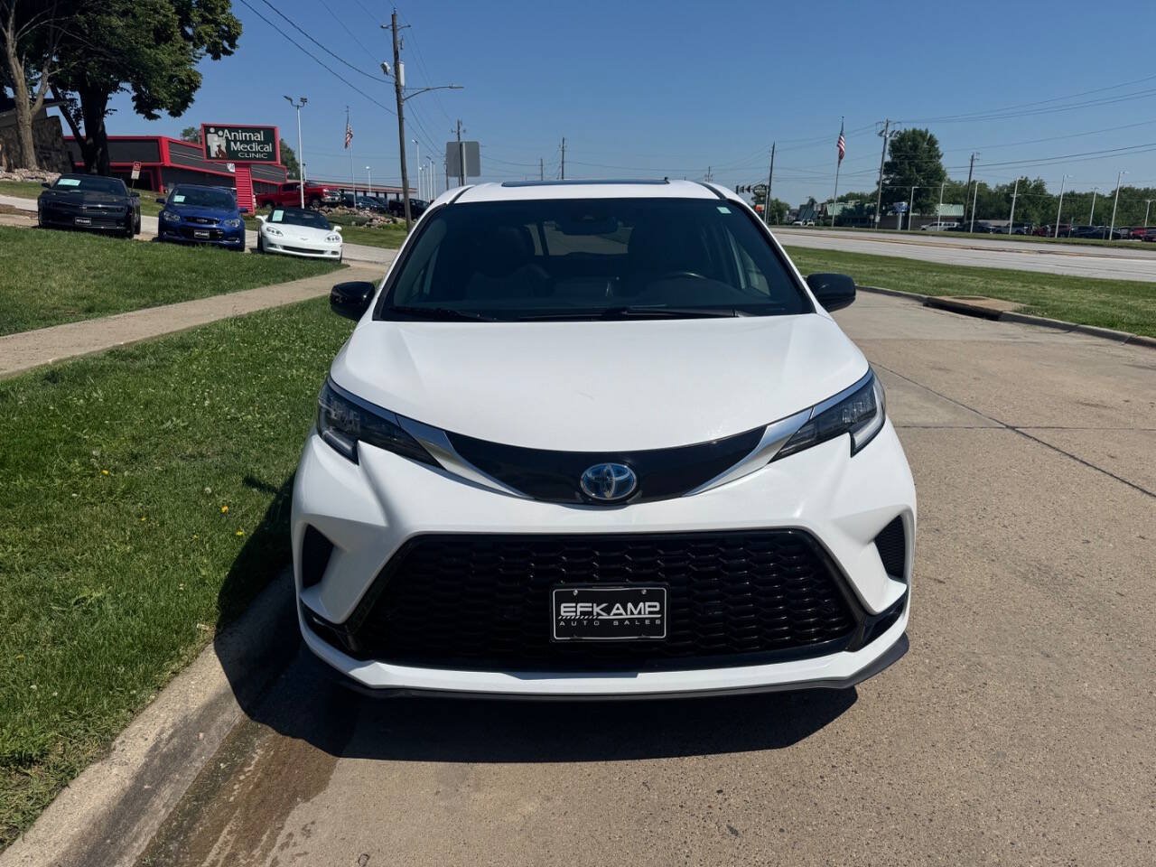 Used 2021 Toyota Sienna XSE FWD image 8