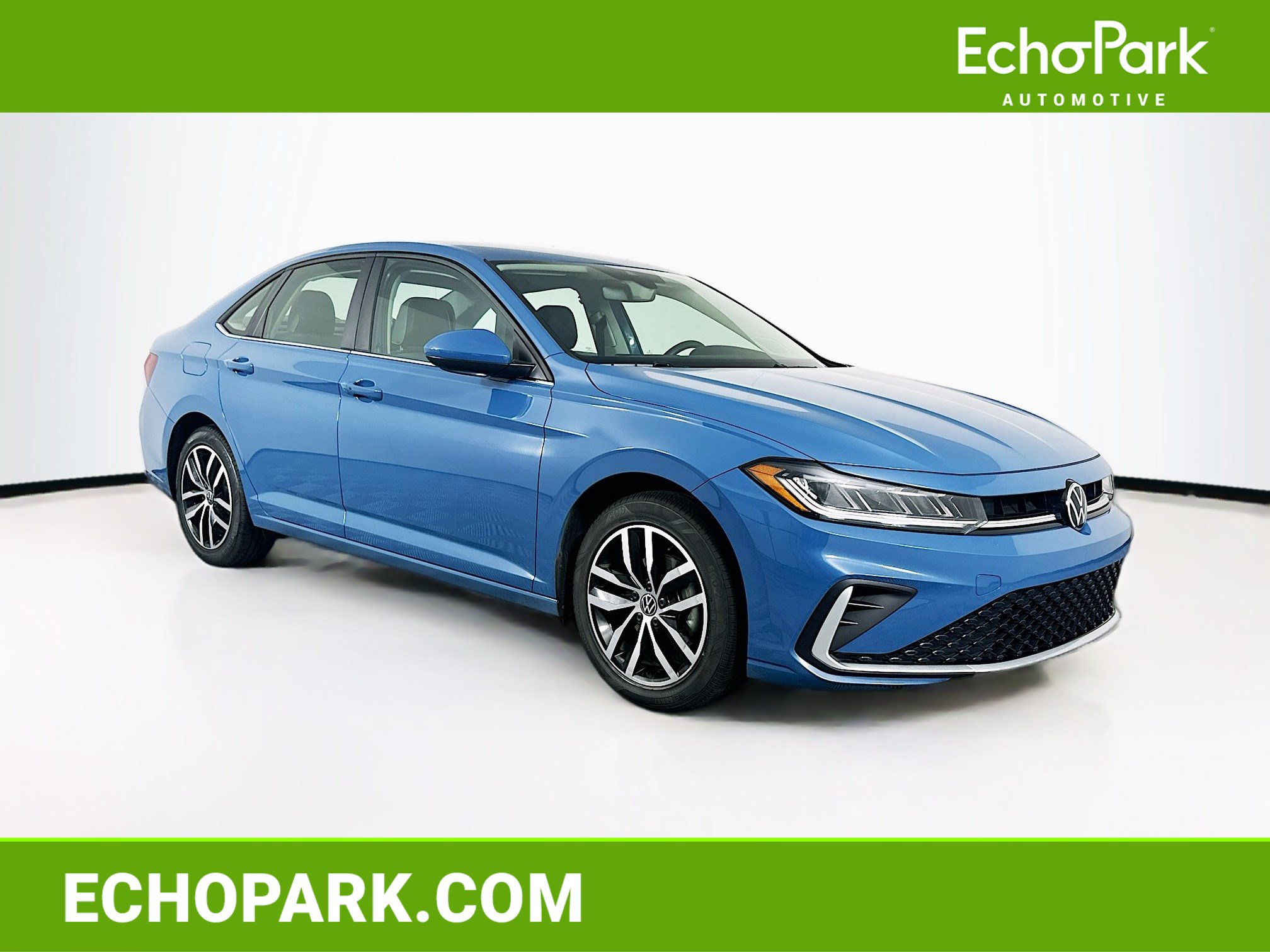 Used 2025 Volkswagen Jetta SE FWD image 1