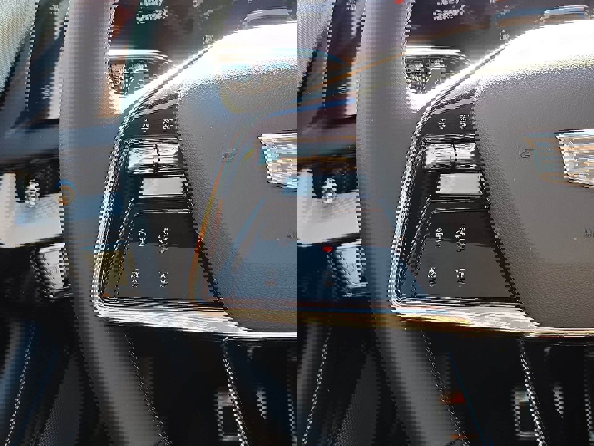 New 2026 Cadillac Optiq Luxury 2 image 21