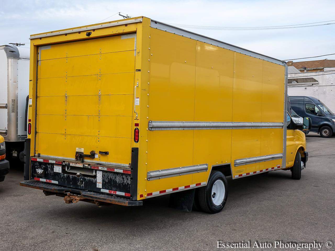 Used 2019 GMC Savana 3500 Extended w/ Driver Convenience Package RWD image 4
