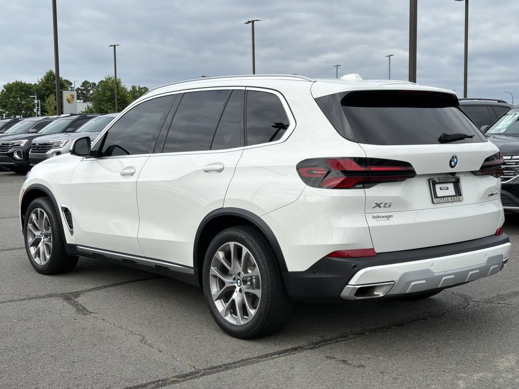 Used 2024 BMW X5 xDrive40i w/ Premium Package AWD/4WD image 3