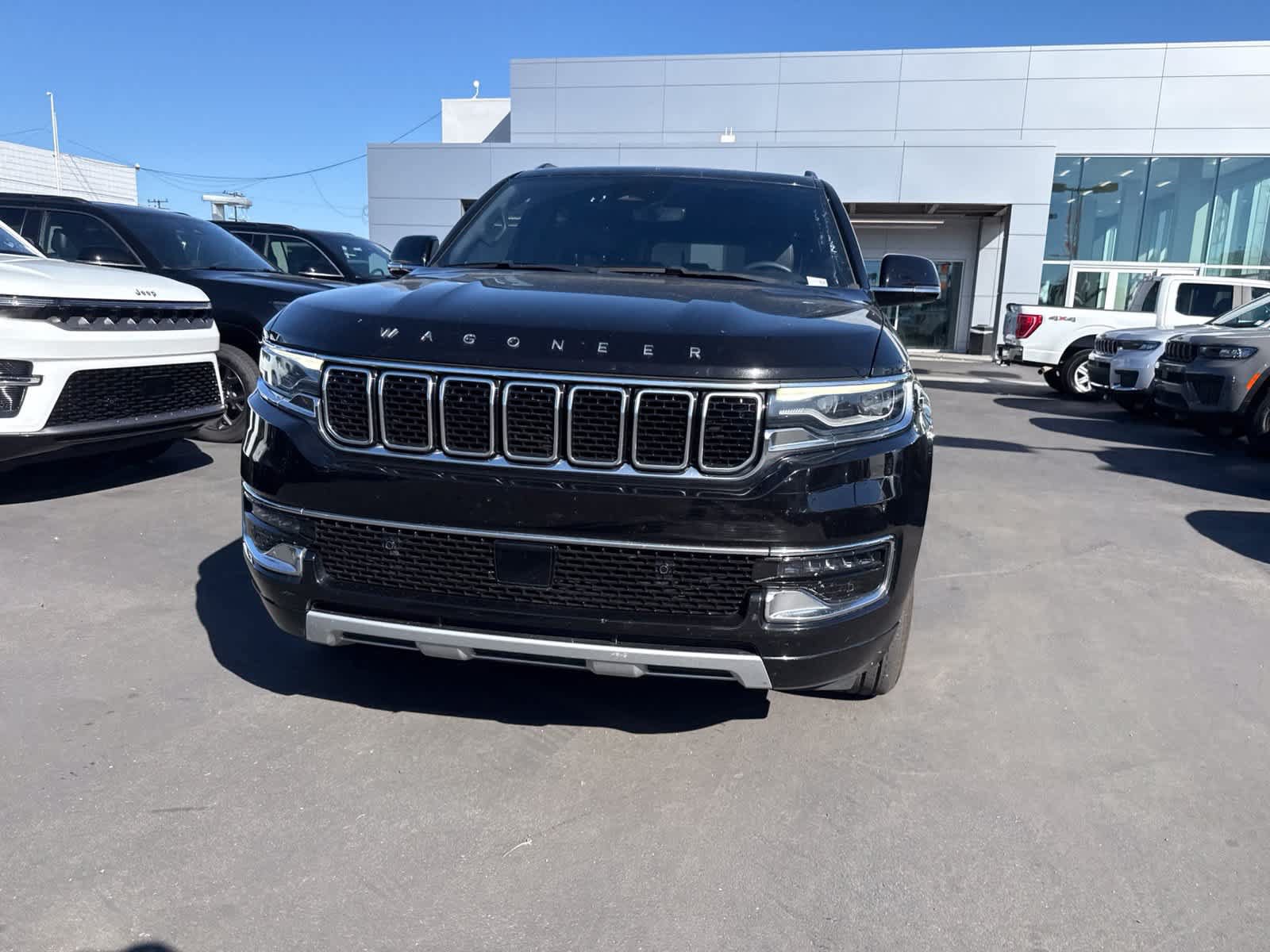Used 2024 Jeep Wagoneer L Series II w/ Flexible Seating Group RWD image 3