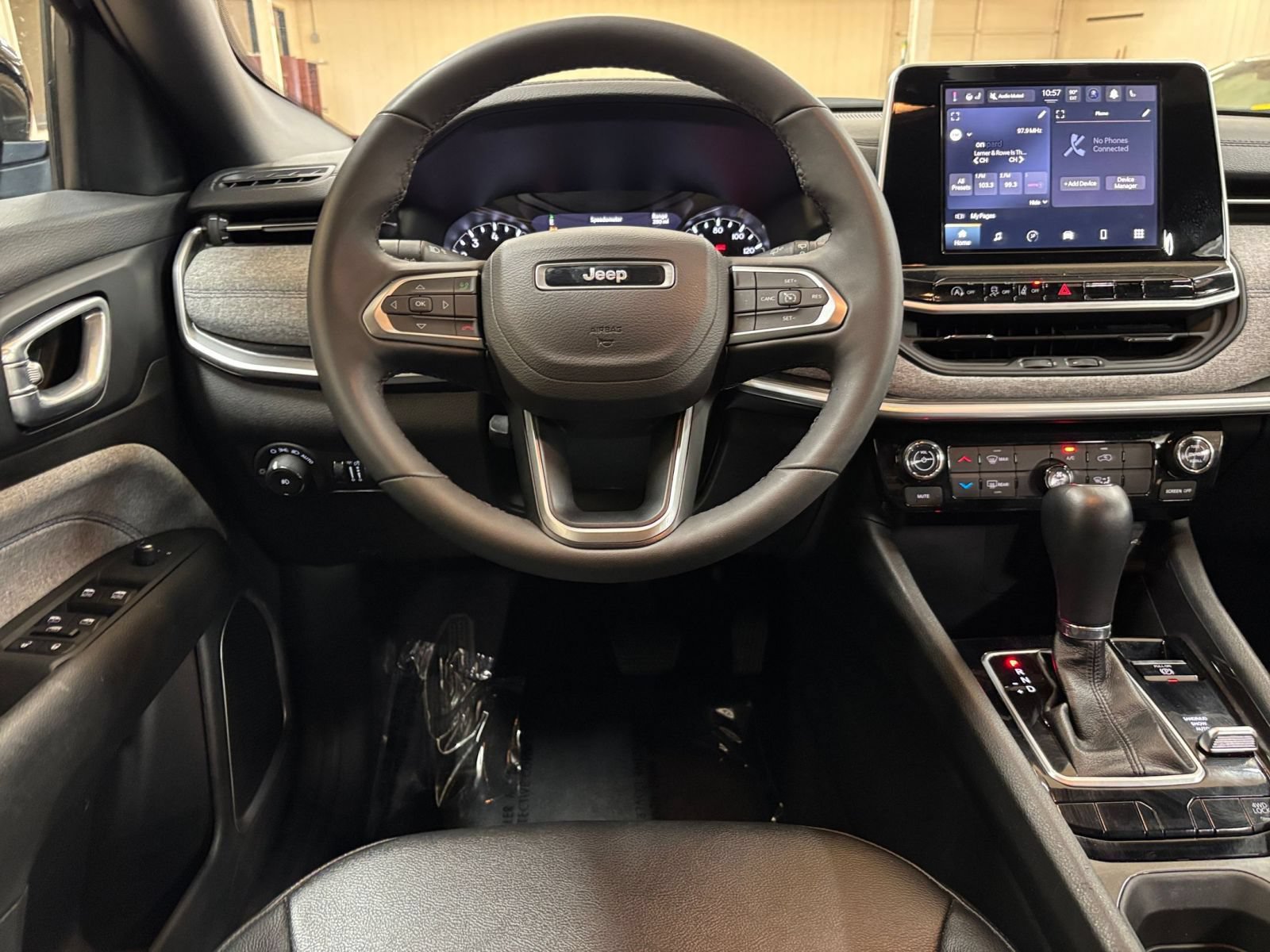 Used 2025 Jeep Compass Latitude AWD/4WD image 33