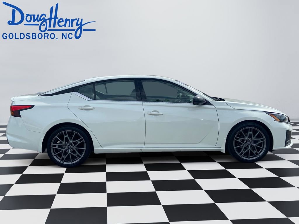 Used 2023 Nissan Altima 2.0 SR FWD image 6