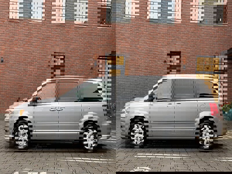 Used 2016 Dodge Grand Caravan SE w/ Quick Order Package 29E SE image 2