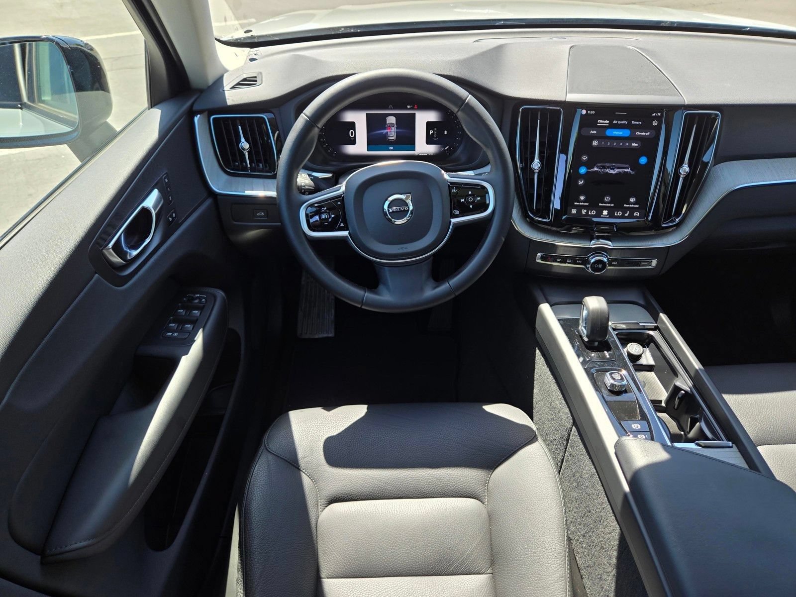 Certified 2025 Volvo XC60 B5 Plus AWD/4WD image 21