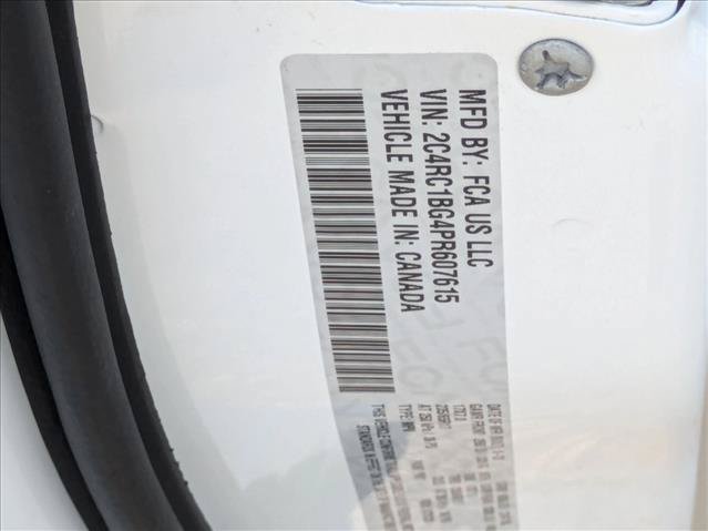 Used 2023 Chrysler Pacifica Touring-L FWD image 16