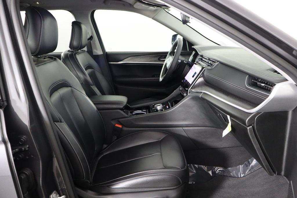 Used 2023 Jeep Grand Cherokee Limited RWD image 18