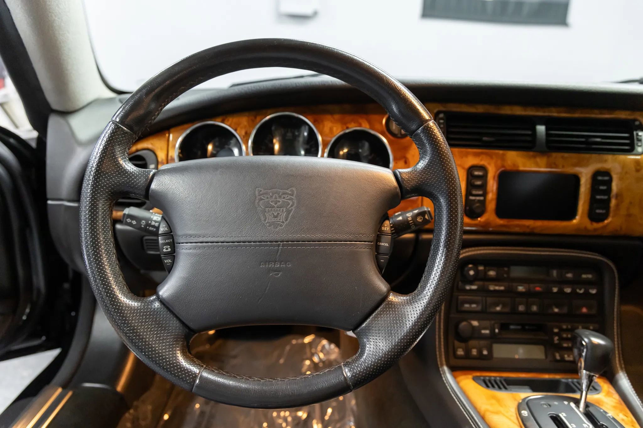 Used 2006 Jaguar XK8 Coupe image 16