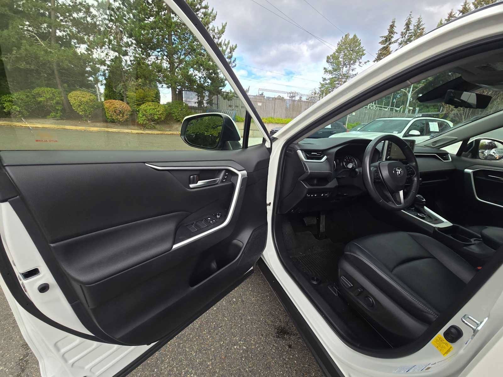 Used 2021 Toyota RAV4 XLE Premium AWD/4WD image 20