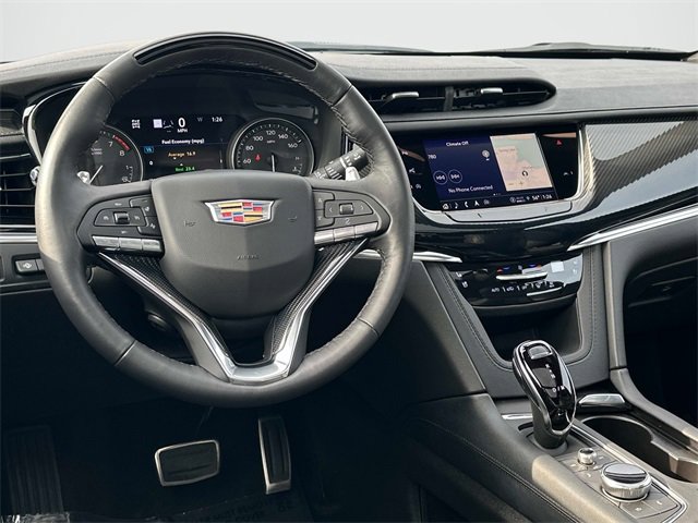 Used 2025 Cadillac XT6 Sport w/ Technology Package image 2