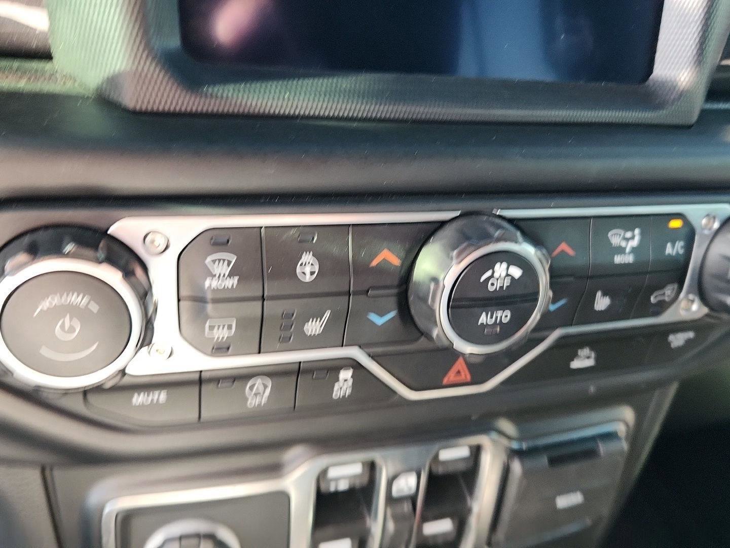 Used 2021 Jeep Wrangler Unlimited Sahara AWD/4WD image 15