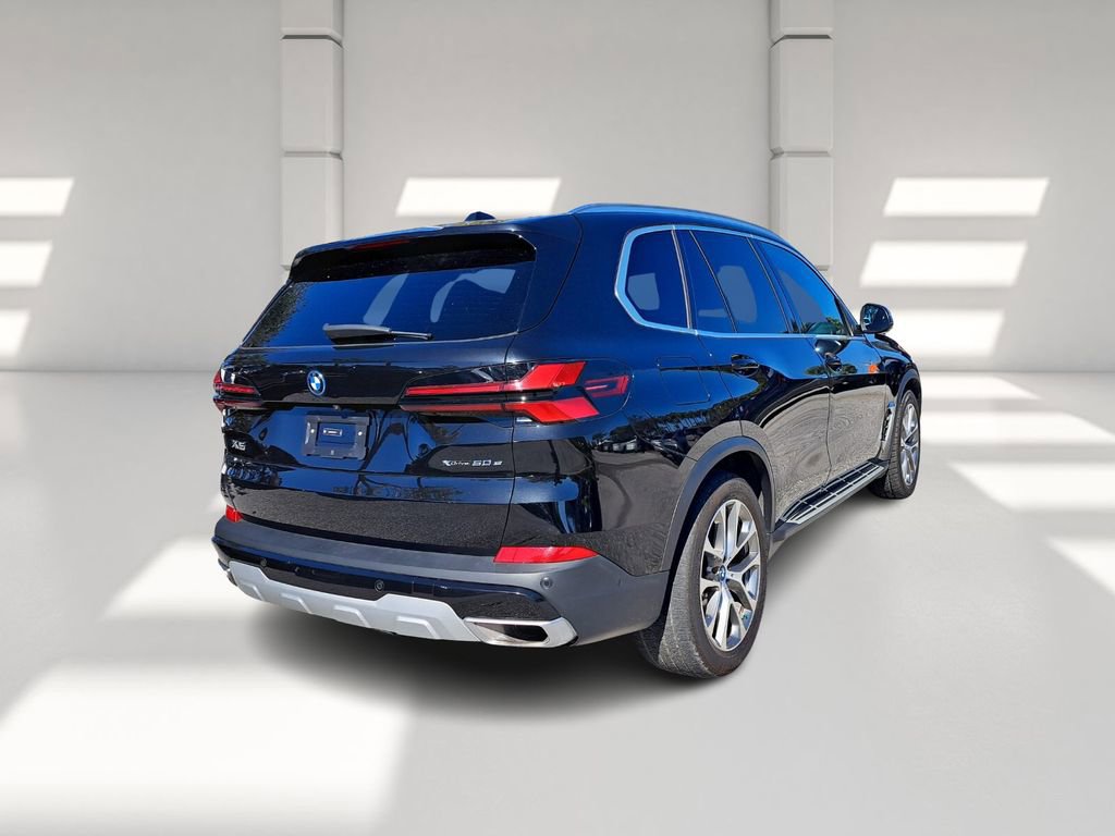 Used 2024 BMW X5 xDrive50e image 4