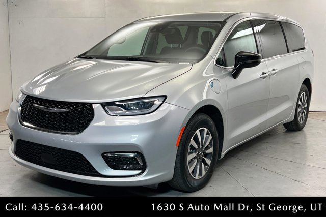 Used 2024 Chrysler Pacifica Limited