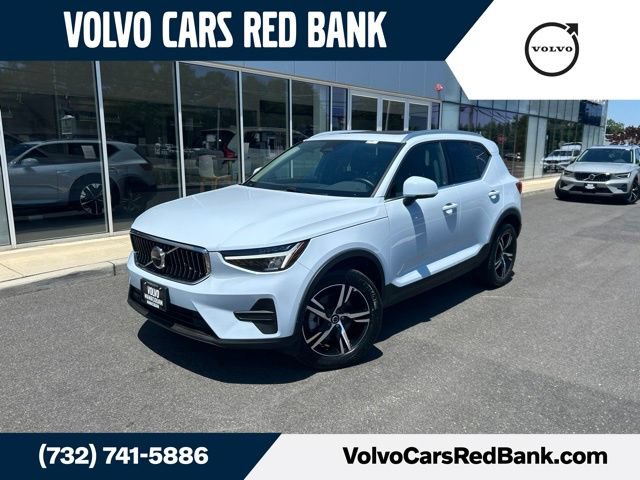 Used 2025 Volvo XC40 B5 Core
