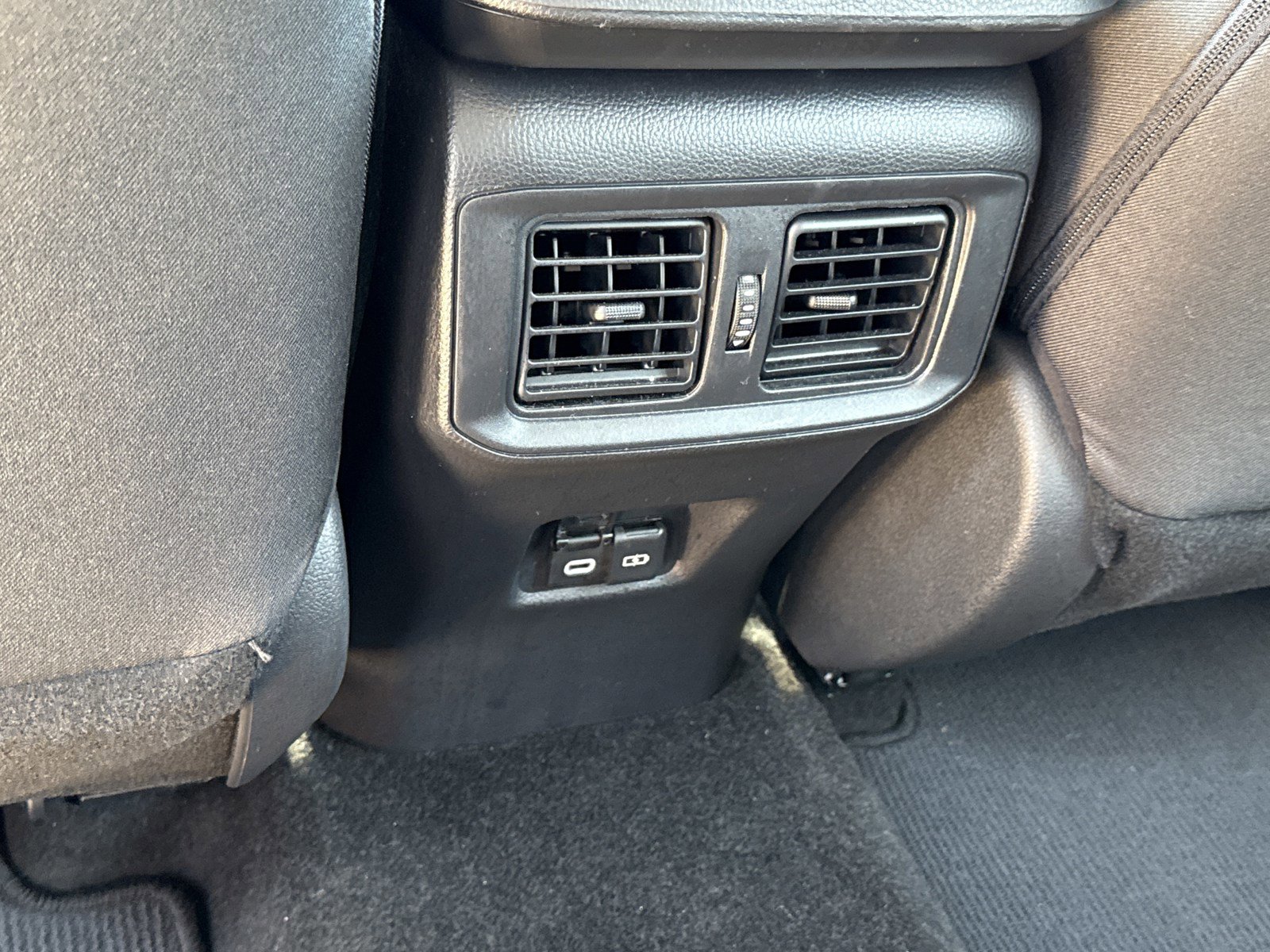 Used 2025 Toyota RAV4 XLE image 14