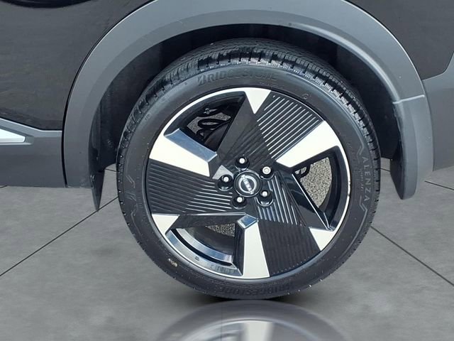 Used 2025 Nissan Kicks SR image 4