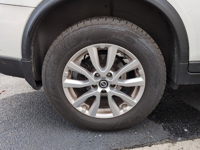 Used 2017 Nissan Rogue SV image 26