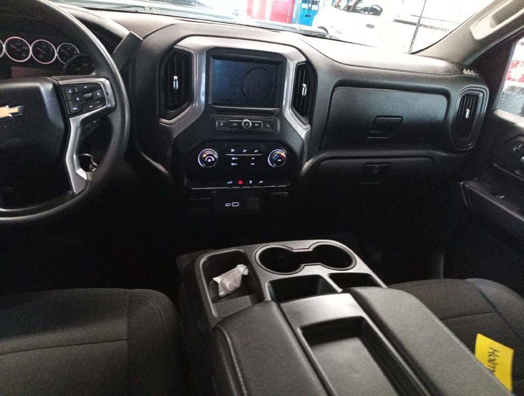 Used 2022 Chevrolet Silverado 2500 Custom w/ Custom Convenience Package image 2