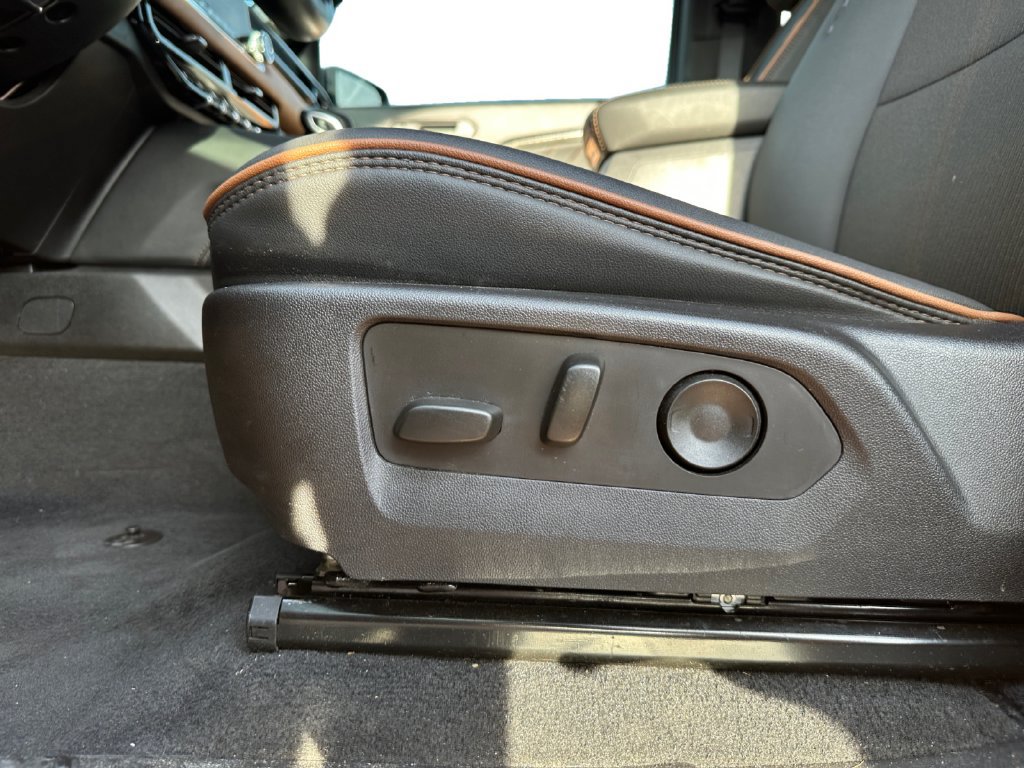 Used 2025 GMC Canyon AT4 AWD/4WD image 23
