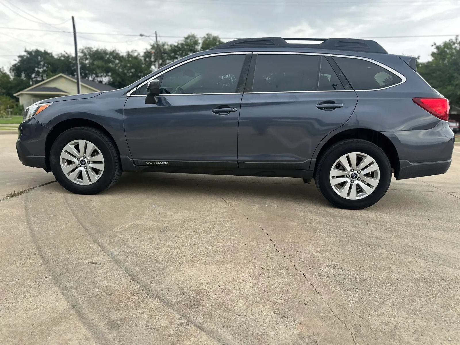 Used 2017 Subaru Outback 2.5i Premium AWD/4WD image 8