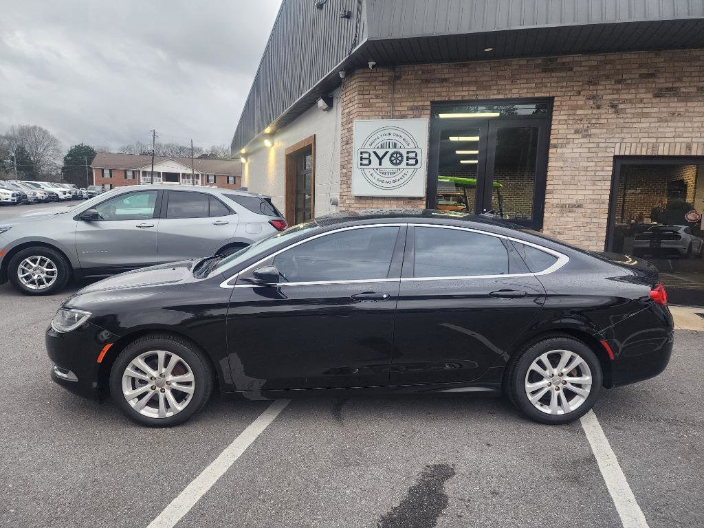 Used 2017 Chrysler 200 Limited Platinum w/ Comfort & Convenience Group image 2
