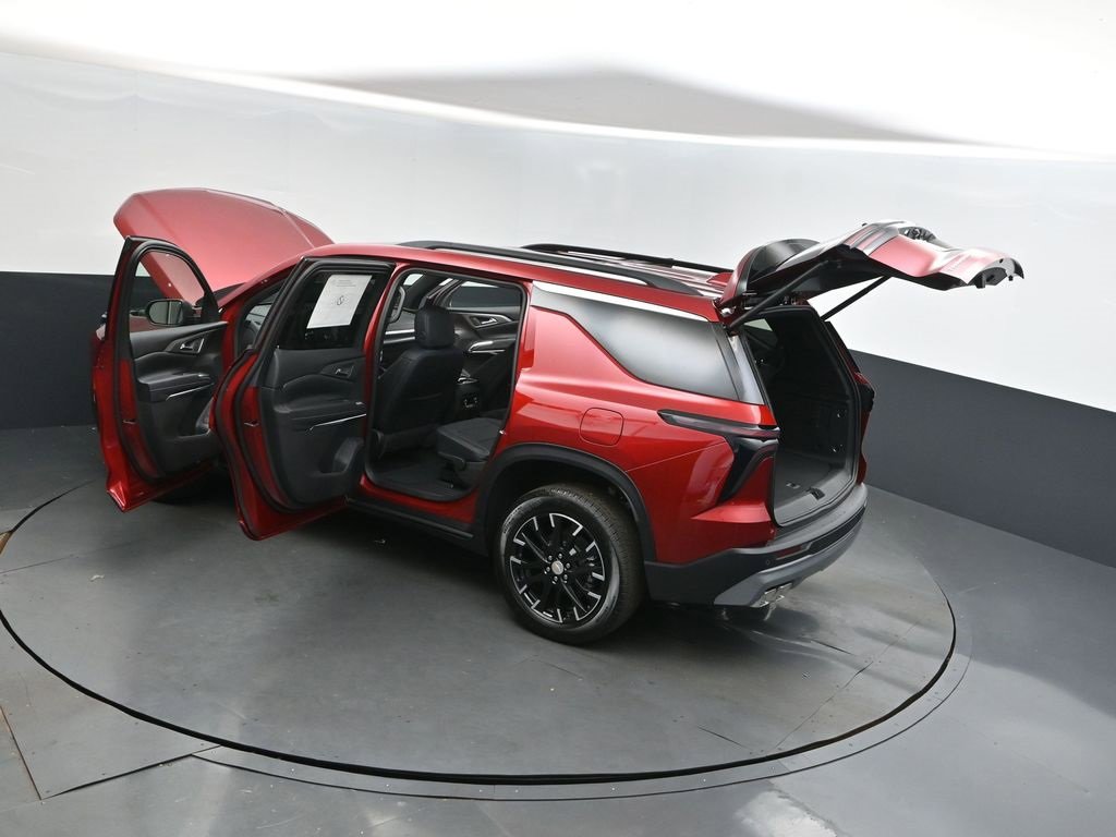 New 2026 Chevrolet Traverse LT w/ Sun and Wheel Package image 2