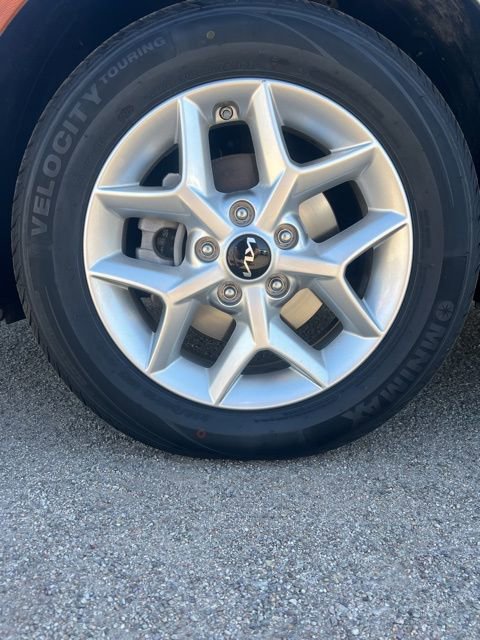 Used 2025 Kia Soul LX w/ LX Technology Package FWD image 31